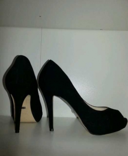 Schwarze Peeptoes von Buffalo