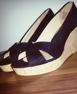 H&M Keilpumps Peeptoes Keilabsatz Velourleder Korksohle schwarz Größe 40 neu