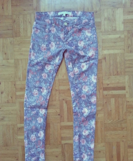 graue Röhrenjeans mit Blumen, vintage