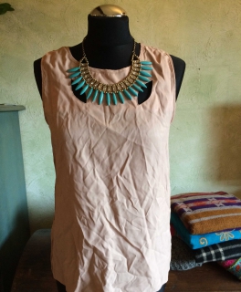 Blogger Cut Out Altrosa Bluse