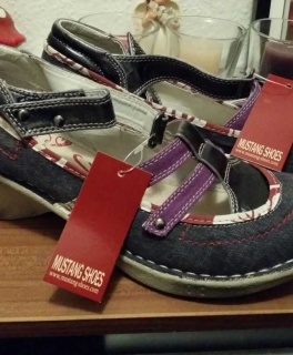 Süße Mustang Schuhe