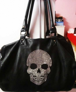 Schwarze Totenkopf Tasche mit Steinchen