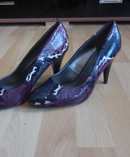 lila weiß schwarze Pumps Absatzschuhe 40 in Schlangenoptik halbhoch Animalprint