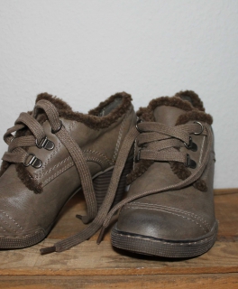 Khaki Stiefeletten mit Fell