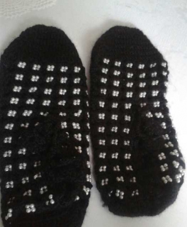 Hausschuhe gestrickt mit Perlen