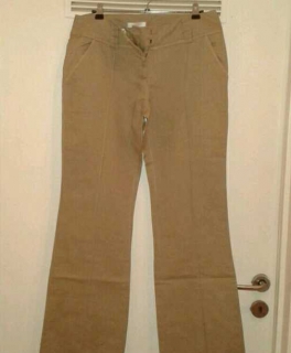 Beige Hose mit eingenähter Bügelfalte