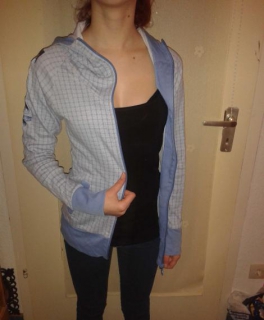 BENCH. Jacke Hellblau