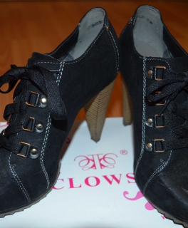 schwarze,hohe Schnürschuhe