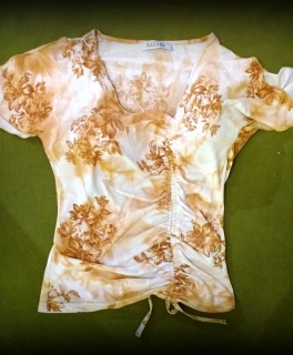 wunderschönes Top  in Sepia mit Blumenmustern