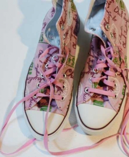 rosa chucks converse mit schrift