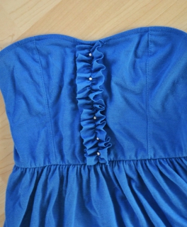 Kurzes blaues Kleid mit Perlen NEU