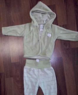 Baby gr.62  !!   ...von C & A süßes kuschel-weiches set mit kapuze