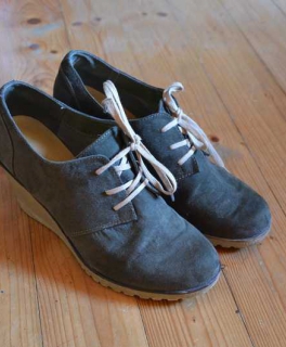 Herbstliche hohe Schnürschuhe