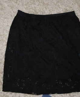 schwarzer Spitzenrock