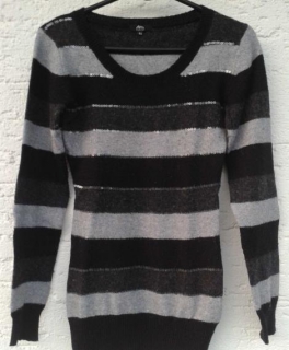 Schwarz gestreifter Pullover mit Pailetten