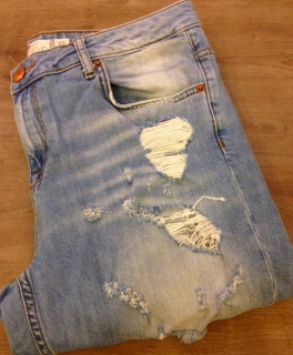 Coole Boyfriend Jeans mit Löchern 