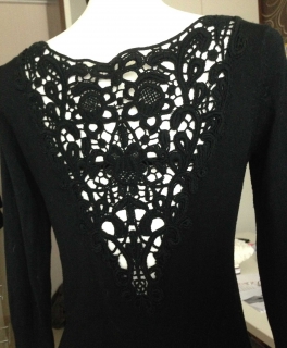 Winterkleid mit interessantem Rückenausschnitt