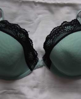 BH, grün mit Spitze, Gr.: 75D
