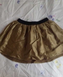 Goldener Rock Tüll mit schwarzem Unterrock schick Bling