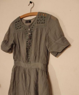 Verspieltes kurzes Kleid / Oberteil mit schnörkel