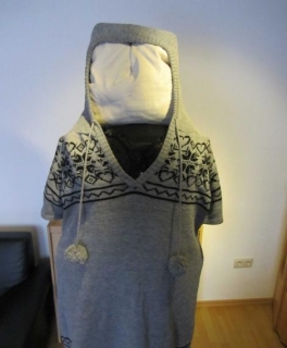 Pulloverkleid mit Kapuze