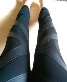 Röhrenjeans mit Lederimitat NEU