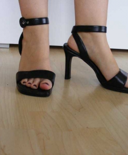 Schöne Sandalen in schwarz! Nur einmal getragen!