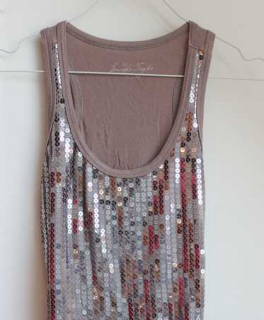 Graues Party-Tanktop verziert mit Pailletten