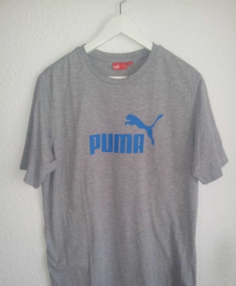 Graues Puma T-Shirt, blaue Schrift