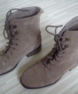 wunderschönes Paar Wildlederstiefel Boots NIeten