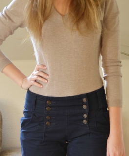 Navyblaue geknöpfte Shorts