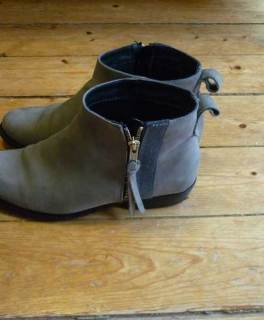 Graue stylische Stiefelette von SHOEBIZ