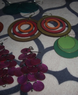 Viele verschiedene Ohrringe