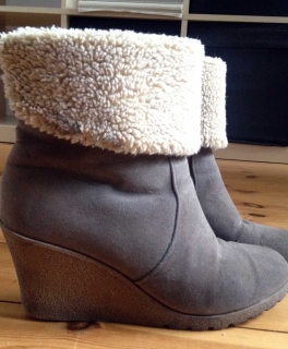 Fell Steifeletten in taupe mit Keilabsatz*40