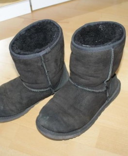 Classic short UGGs, schwarz, Größe 39