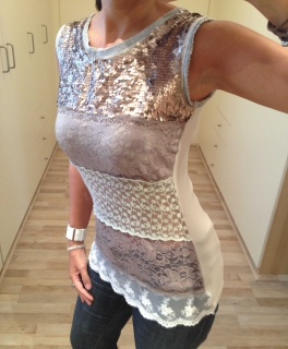 Top mit Spitze und Pailletten