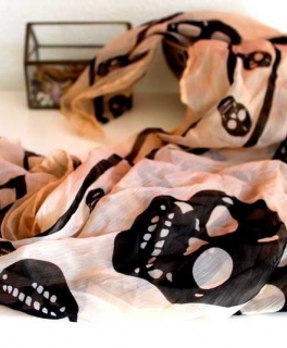 Schal mit trendy Totenkopf Optik