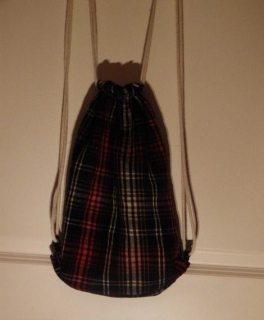 Beutel mit Karo Muster rot weiß schwarz Blogger hipster