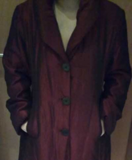 langer Mantel in Bordeaux