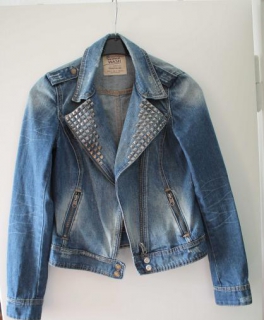 Jenasjacke mit Nieten von ZARA, Blogger