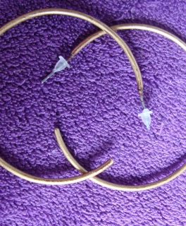 Goldene Creolen zu verschenken!