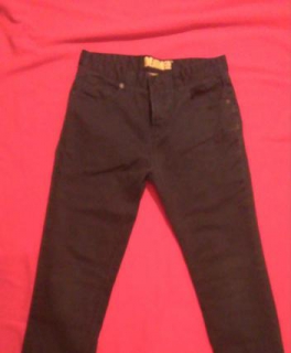 Schwarze Jungenjeans