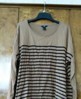 Klassischer gestreifter Pulli