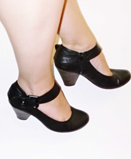 Tolle schwarze Riemchenpumps 39