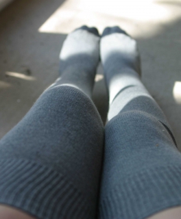 Sexy graue Kniestrümpfe