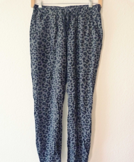 Lockere Stoffhose H&M mit Leoprint