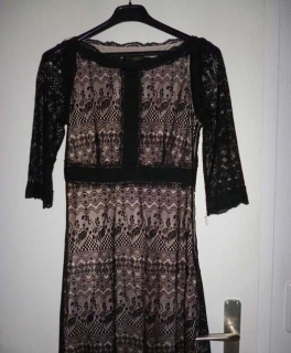 Vintagekleid mit schwarzer Spitze