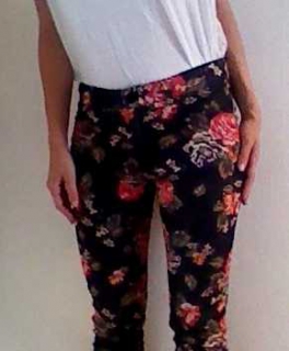 Hose schwarz mit Rosen H&M Gr. 36 Skinny
