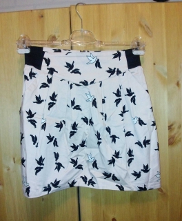 cremefarbener Rock mit Vögeln 