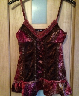Extravagantes Top mit Samt in 36
